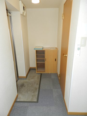 アリビオ若山の玄関