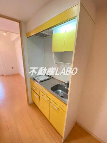セレニテ難波西のキッチン