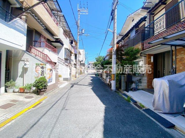 花園西町1丁目中古戸建の前面道路含む現地写真|前面道路含む現地写真です