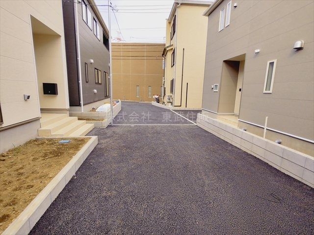 【前面道路含む現地写真】の画像