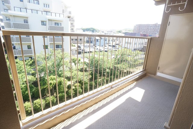 東仁川団地四号棟のバルコニー
