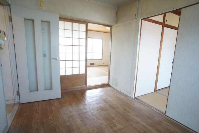 東仁川団地四号棟の居間・リビング