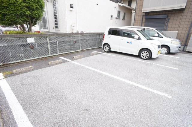 習志野市花咲１丁目のアパートの駐車場|駐車場完備です