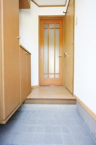ラルジュ・翠ケ丘一番館の玄関