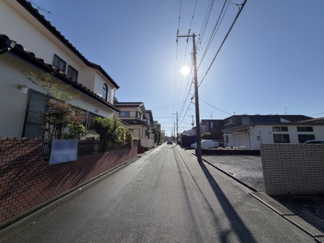 所沢市東所沢3丁目 全1区画65坪 建築条件なし売地の前面道路含む現地写真