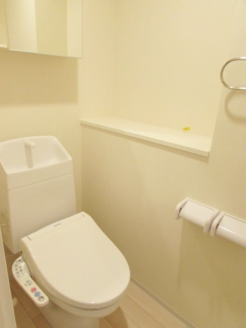 フォレスト宝塚Ⅰのトイレ|コンパクトで使いやすいトイレです
