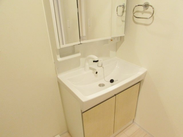 フォレスト宝塚Ⅰの洗面所|忙しい朝には欠かせない洗面所です