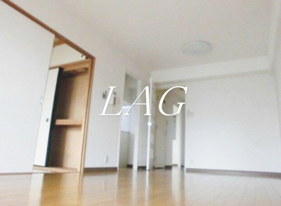 【居間・リビング】 | リバーサイド橋本 | 洋室のお部屋です。