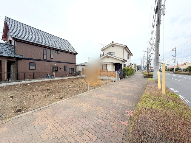 あきる野市野辺全１棟　新築戸建　の前面道路含む現地写真