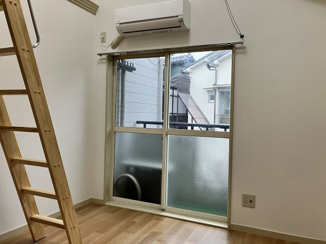 レオパレス千駄木B棟の洋室|写真は別の部屋になります