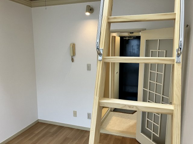 レオパレス千駄木B棟の洋室|写真は別の部屋になります
