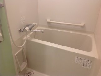 レオネクスト八重の浴室|コンパクトで使いやすいお風呂です