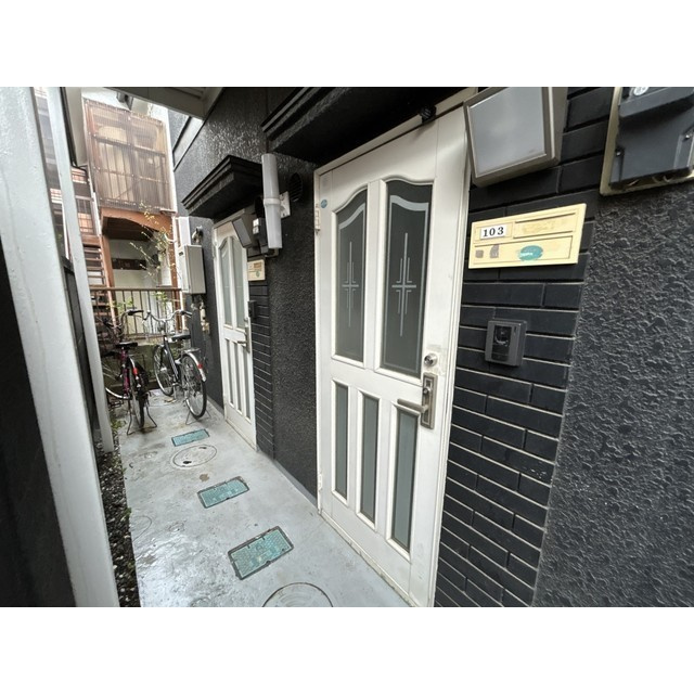 カレッジ志木の玄関|落ち着いた玄関です