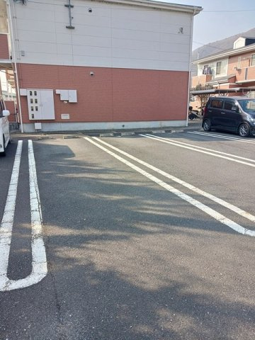 ガーデンコートＢの駐車場
