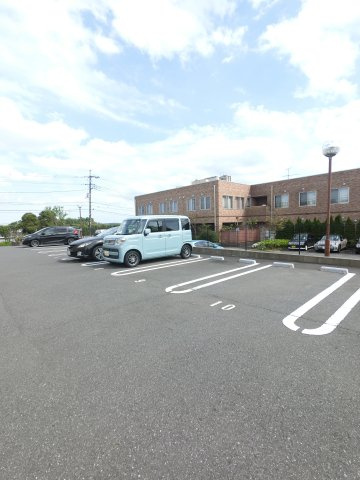 シャトーヒルズの駐車場