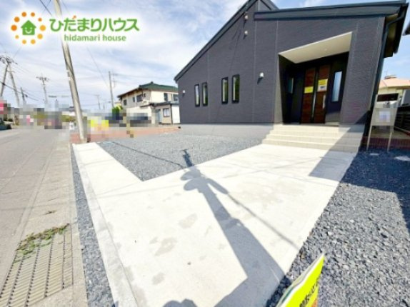 【駐車場】 | ひたちなか市八幡町2期　新築戸建 | 運転が苦手な方でも安心して駐車できます