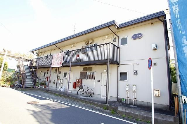 ハイツ二ツ橋の外観