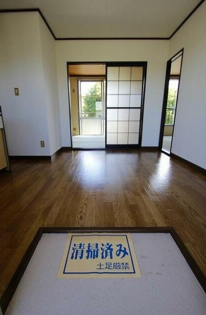 ハイツ二ツ橋の玄関