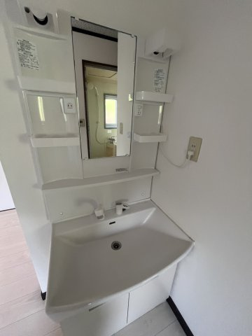 メゾンはすわ3の独立洗面台