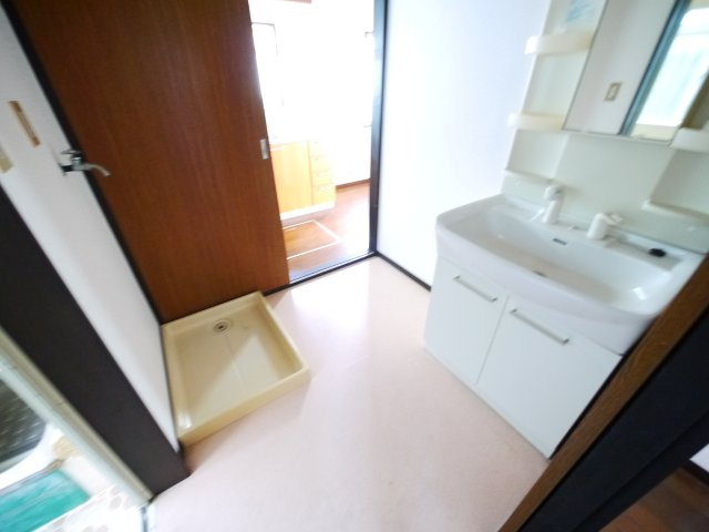 山武郡九十九里町片貝　中古戸建の独立洗面台|九十九里片貝海岸まで車約5分 軽自動車は2台可能 内装リフォーム履歴あり 2階にもトイレ