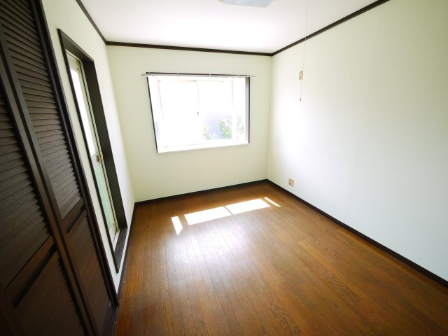 山武郡九十九里町片貝　中古戸建の洋室|九十九里片貝海岸まで車約5分 軽自動車は2台可能 内装リフォーム履歴あり 2階にもトイレ