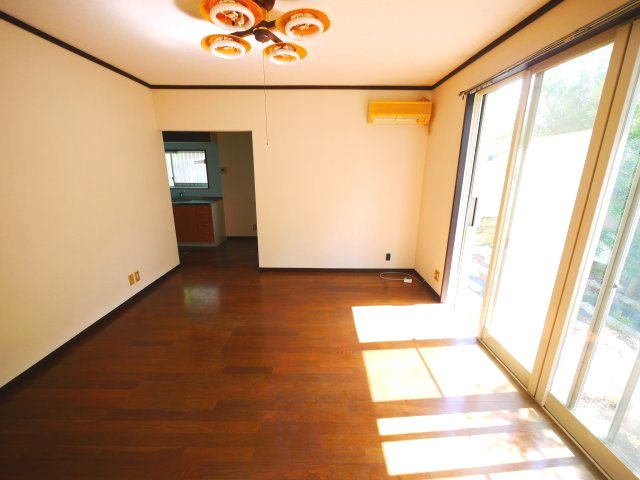 山武郡九十九里町片貝　中古戸建の居間・リビング|九十九里片貝海岸まで車約5分 軽自動車は2台可能 内装リフォーム履歴あり 2階にもトイレ