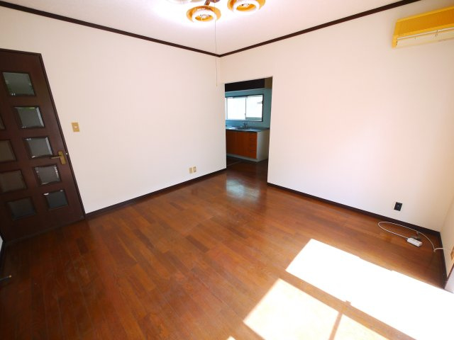山武郡九十九里町片貝　中古戸建の居間・リビング|九十九里片貝海岸まで車約5分 軽自動車は2台可能 内装リフォーム履歴あり 2階にもトイレ
