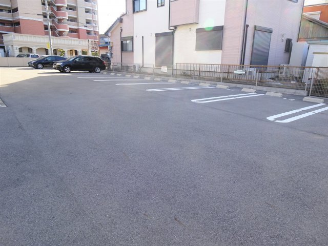 LUANA林町の駐車場