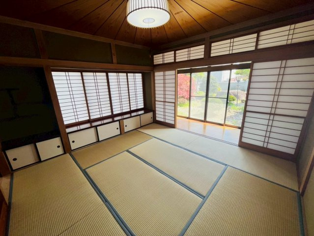 筑西市乙 リフォーム物件　の和室|〇和室　8帖〇
広縁付き広々和室。急な来客やお泊りに来られた方へのお部屋としてもご使用いただけます（＾＾）
2026年4月撮影