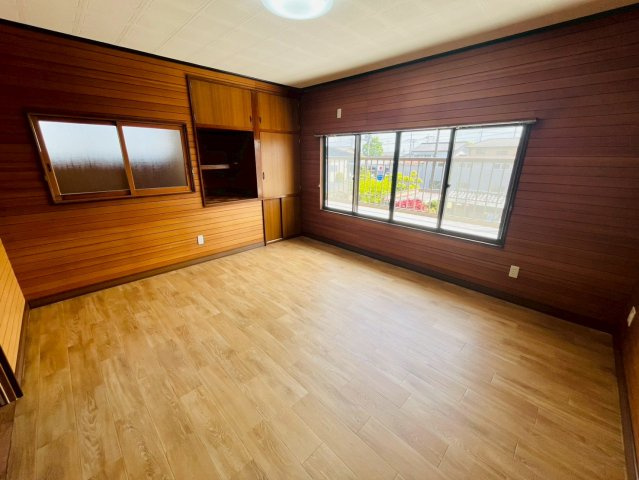 筑西市乙 リフォーム物件　の洋室|〇洋室　9帖〇
大きな窓で２階居室にもしっかりと陽ざしが届いて明るい室内♪
2026年4月撮影