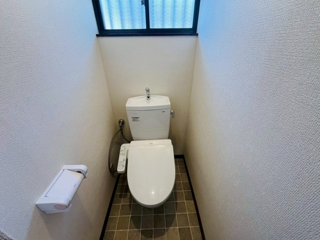 筑西市乙 リフォーム物件　のトイレ|〇トイレ〇
新品交換済み、温水洗浄便座です。
2026年4月撮影
