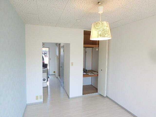 相模原市南区下溝のアパートの居間・リビング