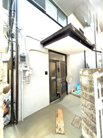 中野区上高田５丁目　再建築不可中古一戸建　西武新宿線　新井薬師前の外観|現地外観写真になります。
外構工事中