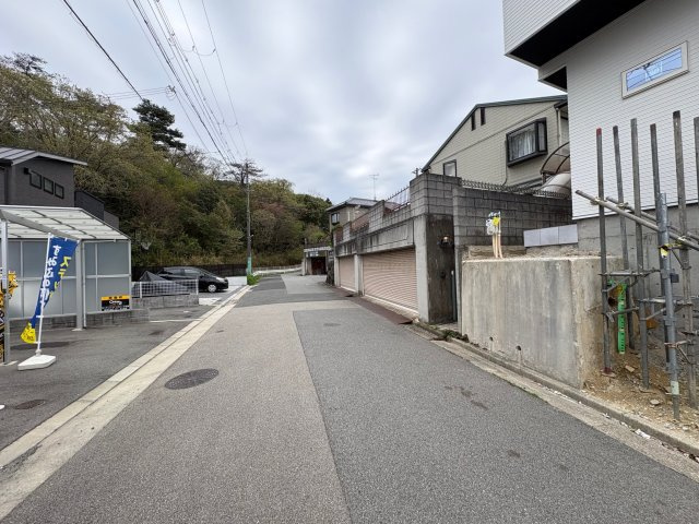 神戸市北区南五葉6丁目新築戸建の前面道路含む現地写真