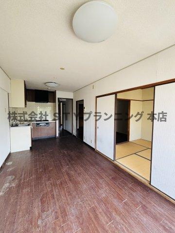 仲介手数料0円！インテリジェント星ヶ丘Ⅰ号館の居間・リビング