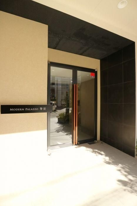 Modern palazzo警固のエントランス