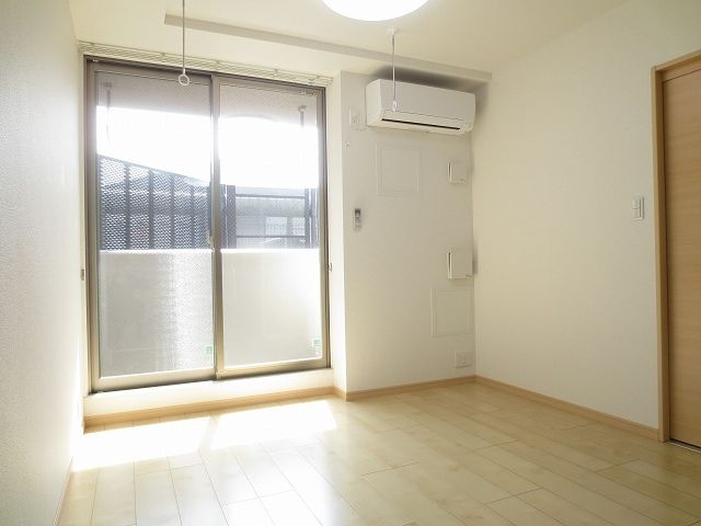 相模原市中央区小町通２丁目の賃貸マンションの居間・リビング