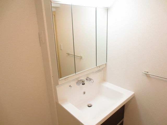 相模原市中央区小町通２丁目の賃貸マンションの洗面所