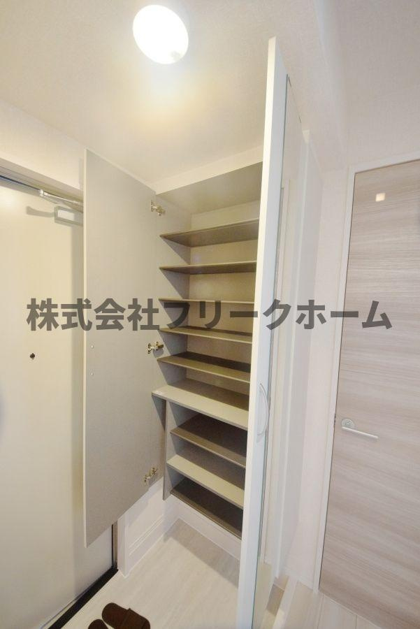 小金井市梶野町３丁目の賃貸マンションの玄関