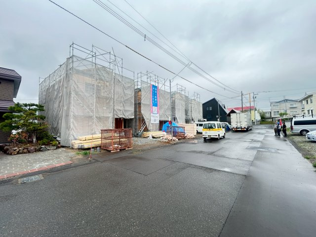 【新築戸建】札幌市南区南沢2条2丁目4棟の前面道路含む現地写真