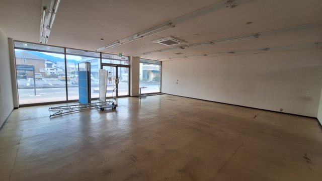 甲西中央ビルの内装