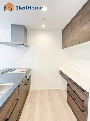 神戸市西区美穂が丘4丁目　全18区画16号地　新築戸建のキッチン|◆同社施工例◆食洗器付きのキッチンになります。食器洗いの作業が楽になり非常に便利です。