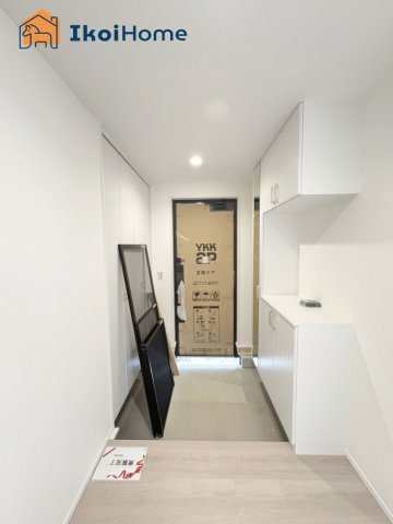 神戸市西区美穂が丘4丁目　全18区画16号地　新築戸建の玄関|◆同社施工例◆玄関には靴をたくさん収納できるシューズボックスを完備しております！