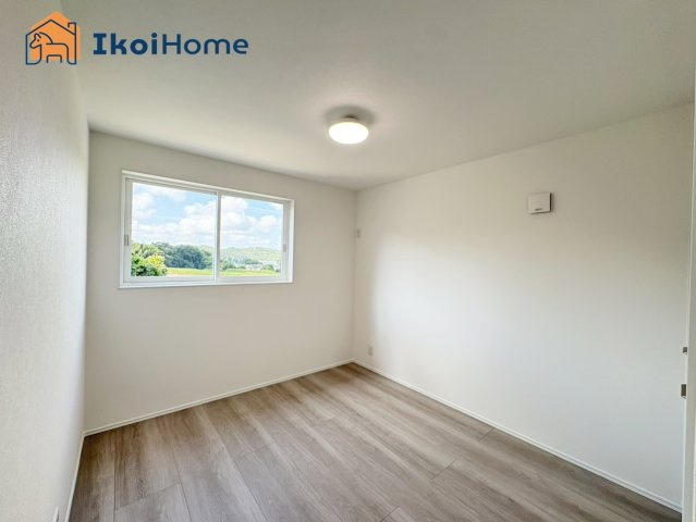 神戸市西区美穂が丘4丁目　全18区画16号地　新築戸建の内装|◆同社施工例◆オプションで、より一層フローリングを強くする10年保証のコーティングもございます。