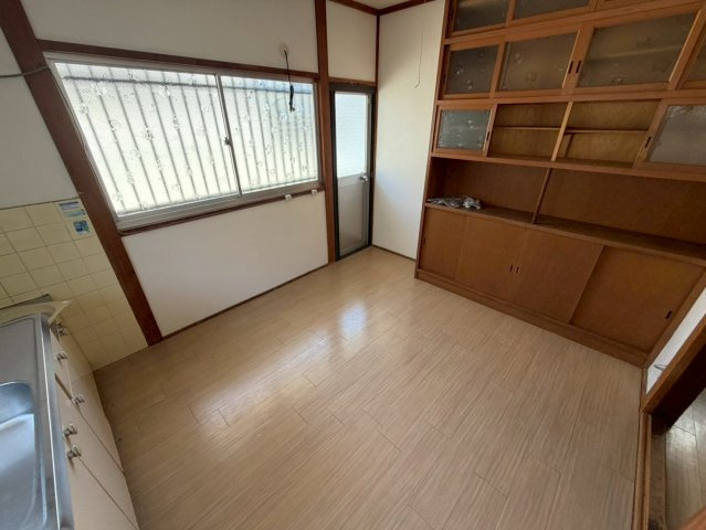 岡本8丁目貸家の居間・リビング