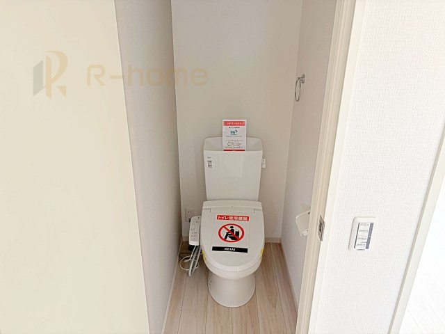 つくばみらい市谷井田10期　新築戸建て　1号棟のトイレ|温水洗浄便座付きのトイレ。
トイレが２ヵ所設置で朝の忙しい時間でも安心です。