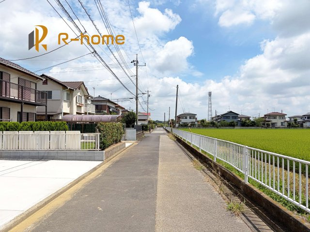 つくばみらい市谷井田10期　新築戸建て　1号棟の前面道路含む現地写真|堂々！建物完成♪実際のお部屋をご見学可能です♪
ご見学が一番の資料！お気軽にお問い合わせ下さい♪