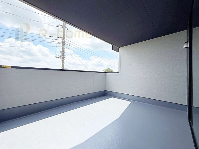 つくばみらい市谷井田10期　新築戸建て　1号棟のバルコニー|奥行きのあるバルコニーは、お子様をプールで遊ばせたり、カフェテラス風にしたり多目的に利用できます♪