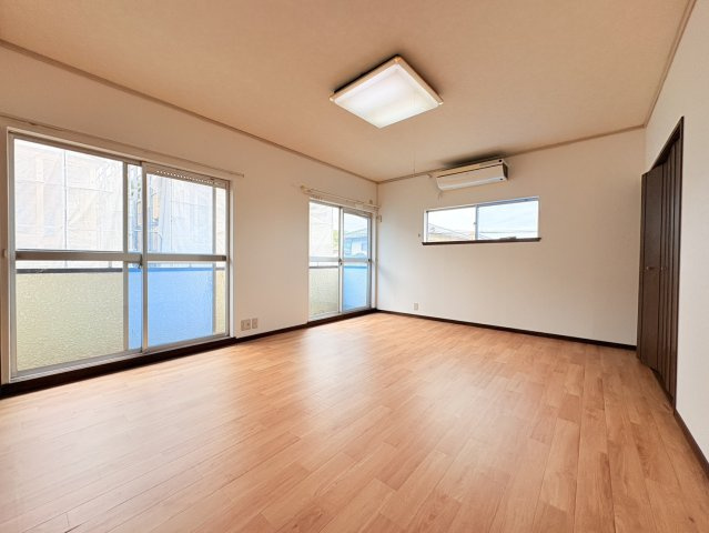 東有野台1丁目一戸建の洋室|広々とした洋室です