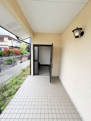 東有野台1丁目一戸建の玄関|ゆったりとした玄関です